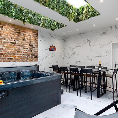 23 Trafalgar Square With Hot Tub And Cinema スカーバラ エクステリア 写真