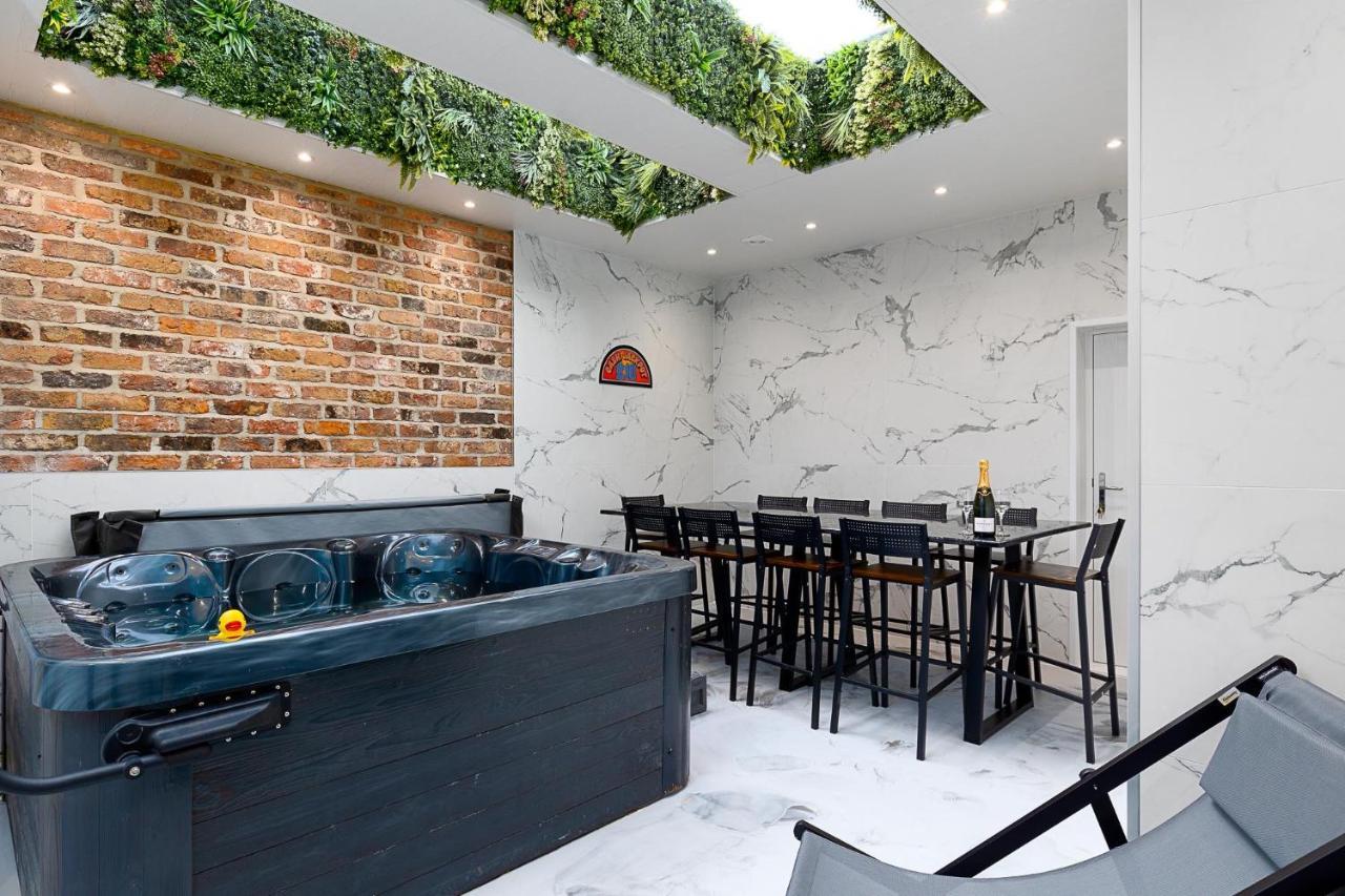 23 Trafalgar Square With Hot Tub And Cinema スカーバラ エクステリア 写真