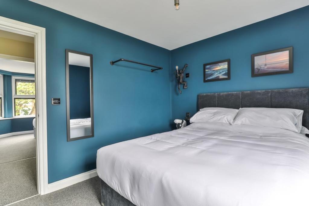 23 Trafalgar Square With Hot Tub And Cinema スカーバラ エクステリア 写真